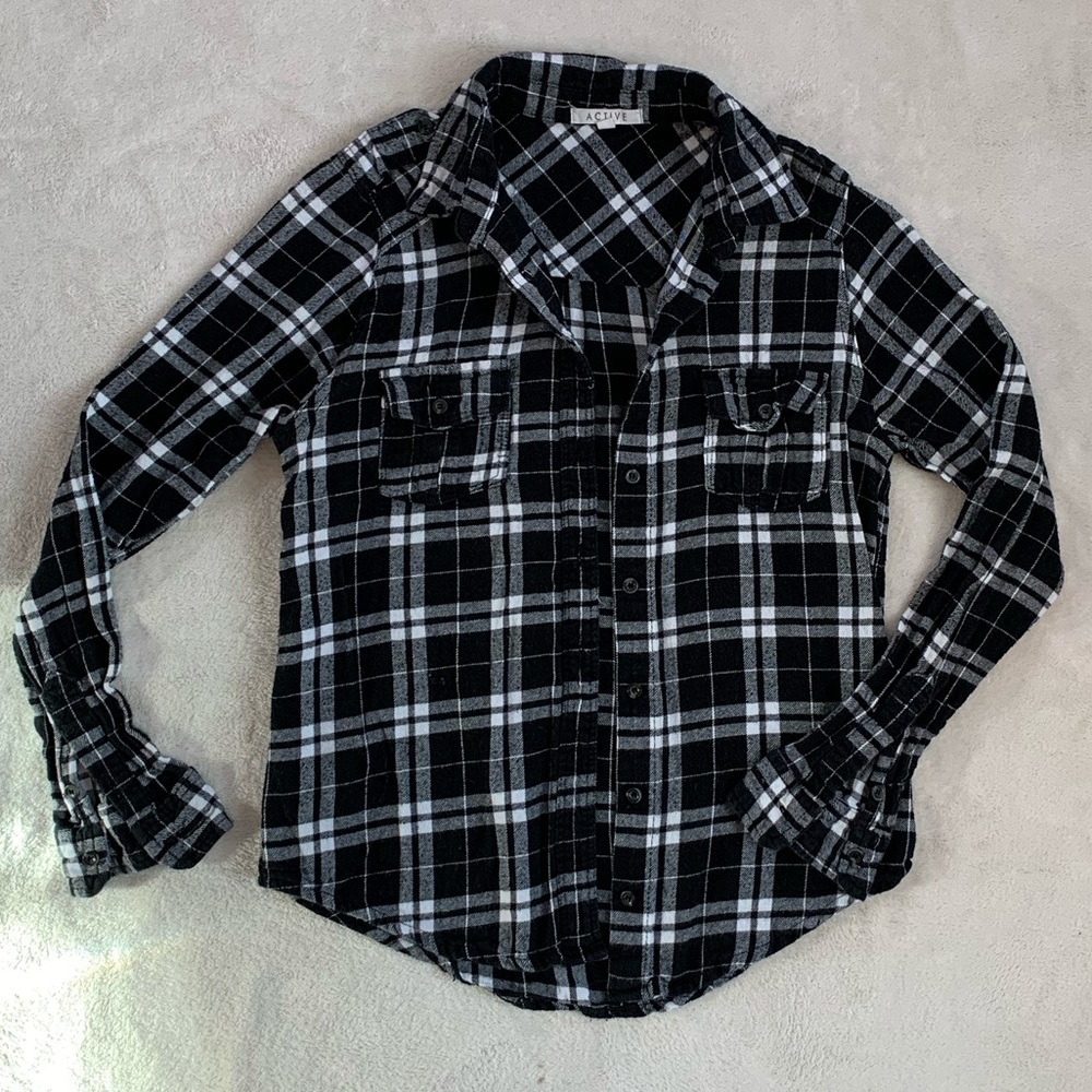 Women’s black and white flannel